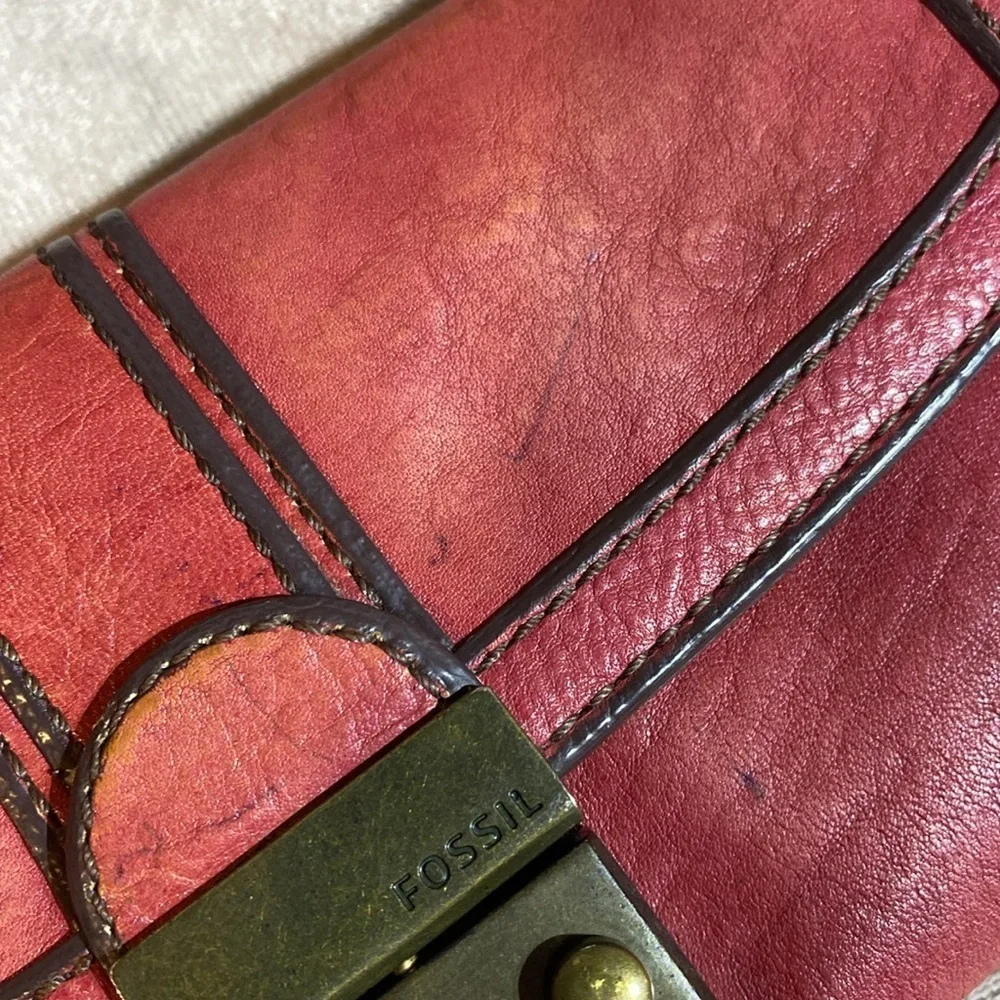 Fossil Red Leather trifold wallet with Vintage Charm